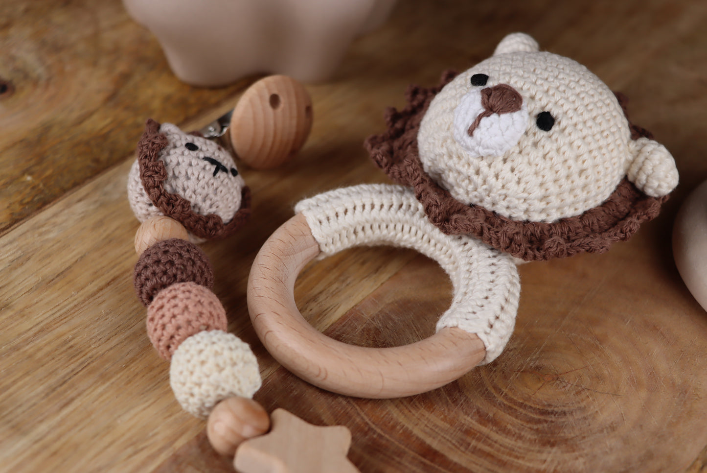 Gehäkelte Löwen-Geschenkset