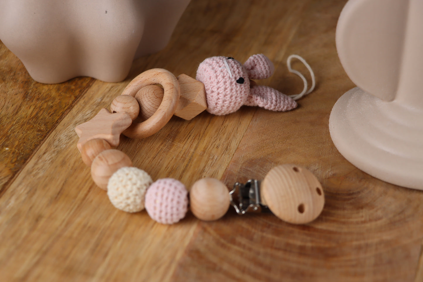 Gehäkelte Hasen-Schnullerkette Rosa